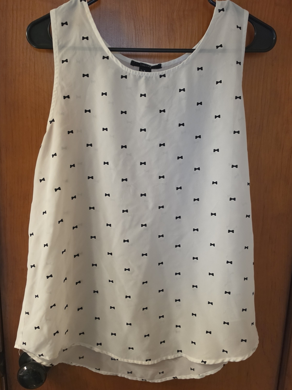Forever 21 White Sleeveless Bow-Print Camisole